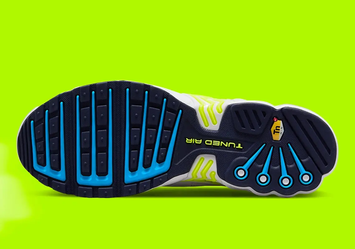 3D Wave Swooshes Nike Air Max Plus 3