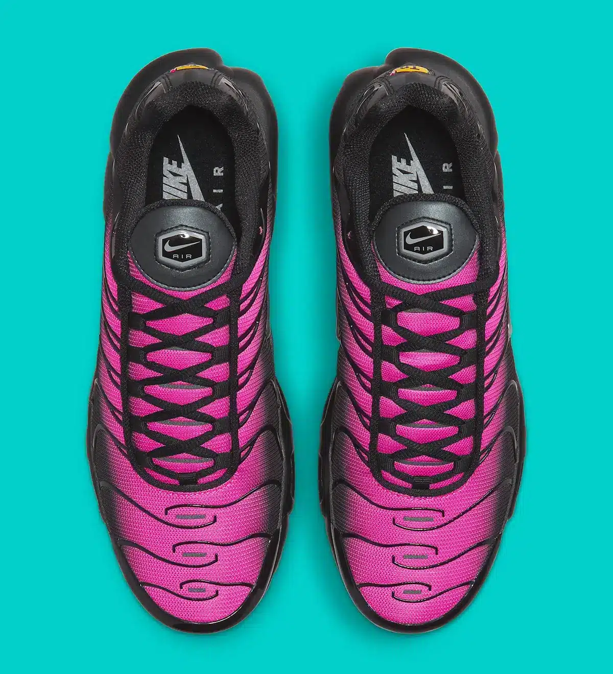 Black and pink air max plus hotsell