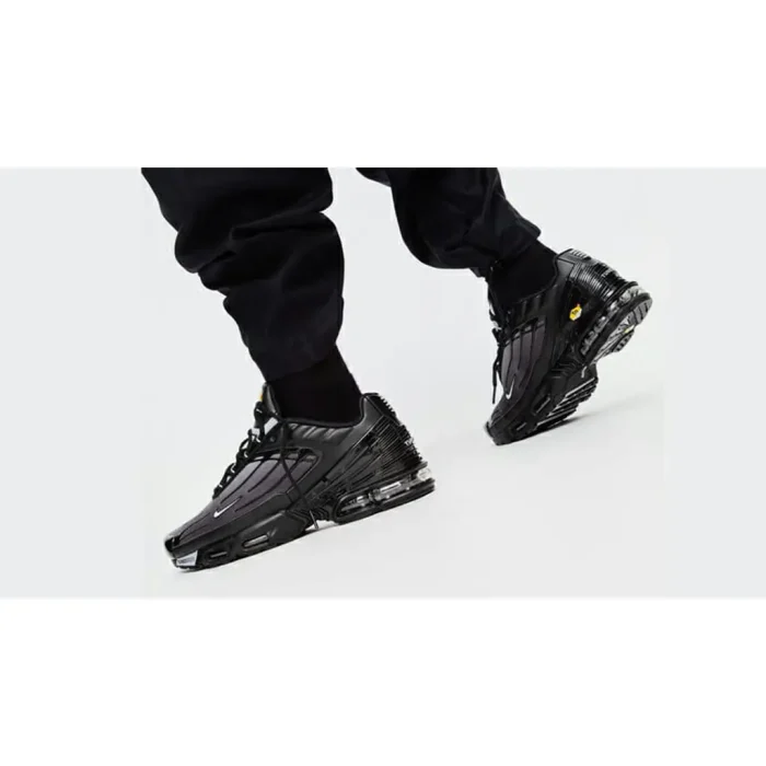 Nike TN Air Max Plus 3 Black w1024 h1024 pad .jpg