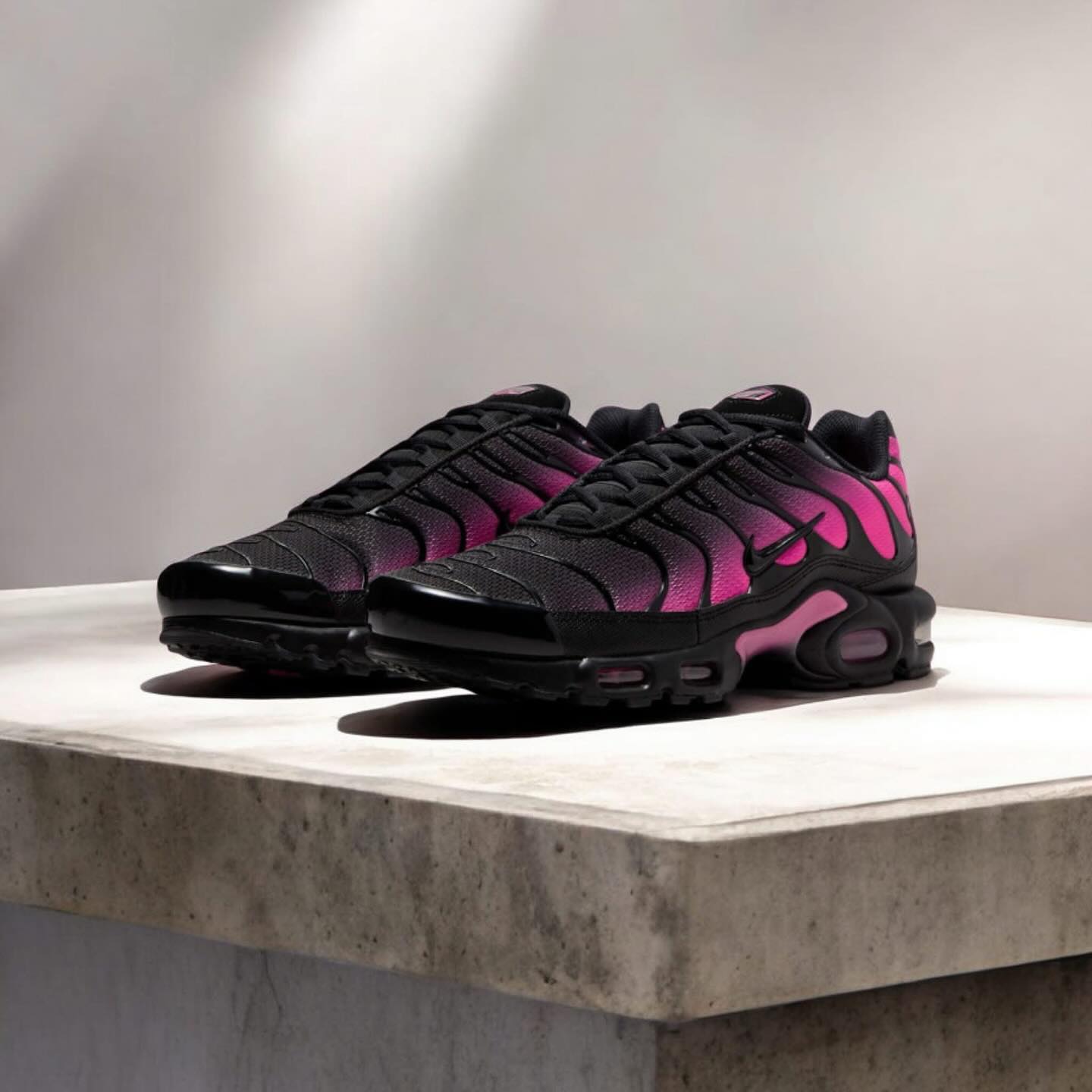 Nike Lights Up A Black Air Max Plus Neon Pink